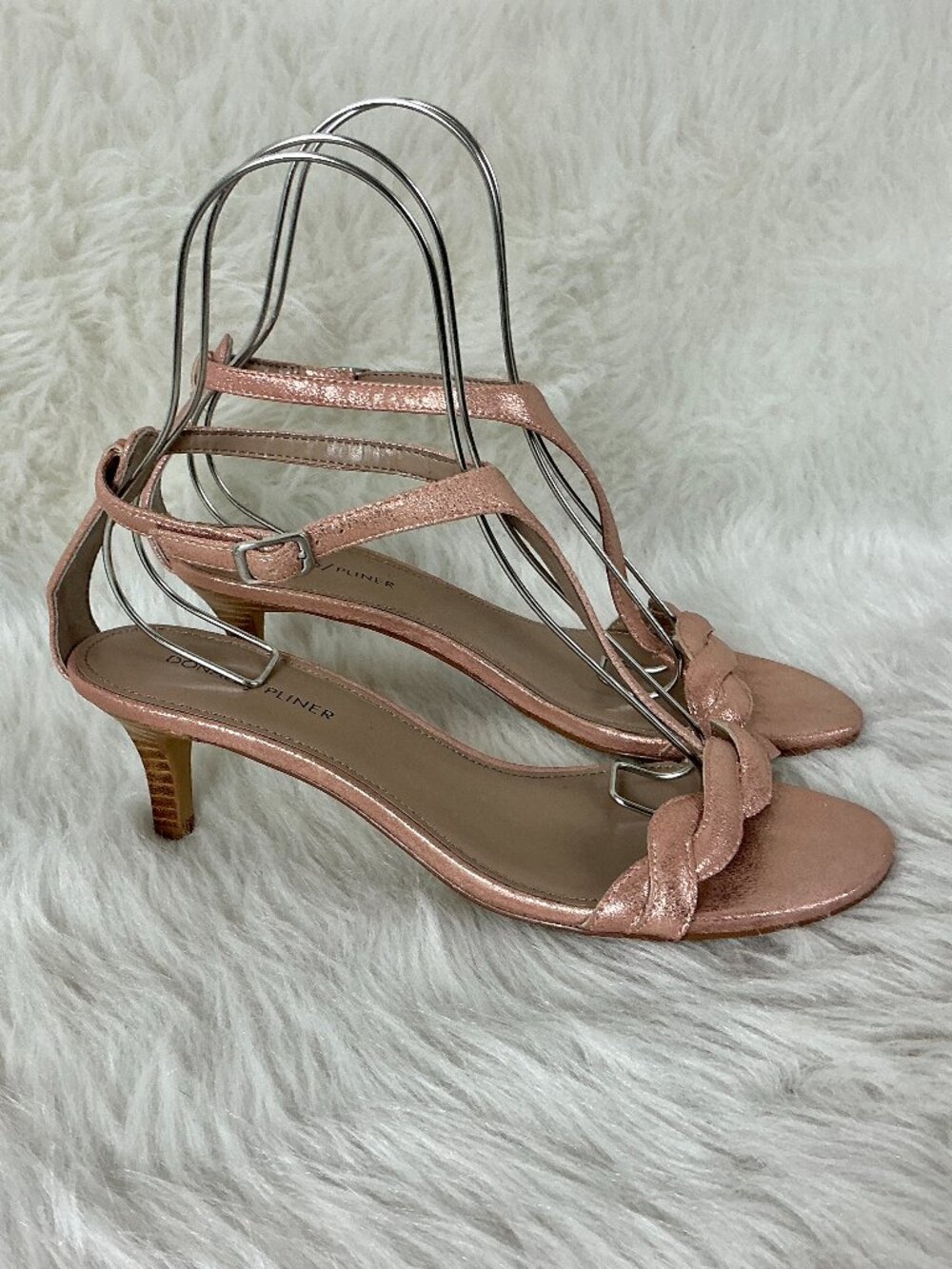 Donald Pliner Rose Gold Metallic Leather Kitten Heel Kate Thong Sandals 9.5